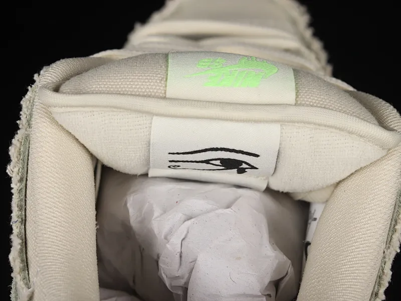 All Categories Nk SB Dunk Series Nk SB Dunk Low Low-top Sneakers M Version Pure Original Nk SB Dunk Low "Mummy" Luminous SB Smashing Backboard Fashion Casual Sneakers DM0774-111